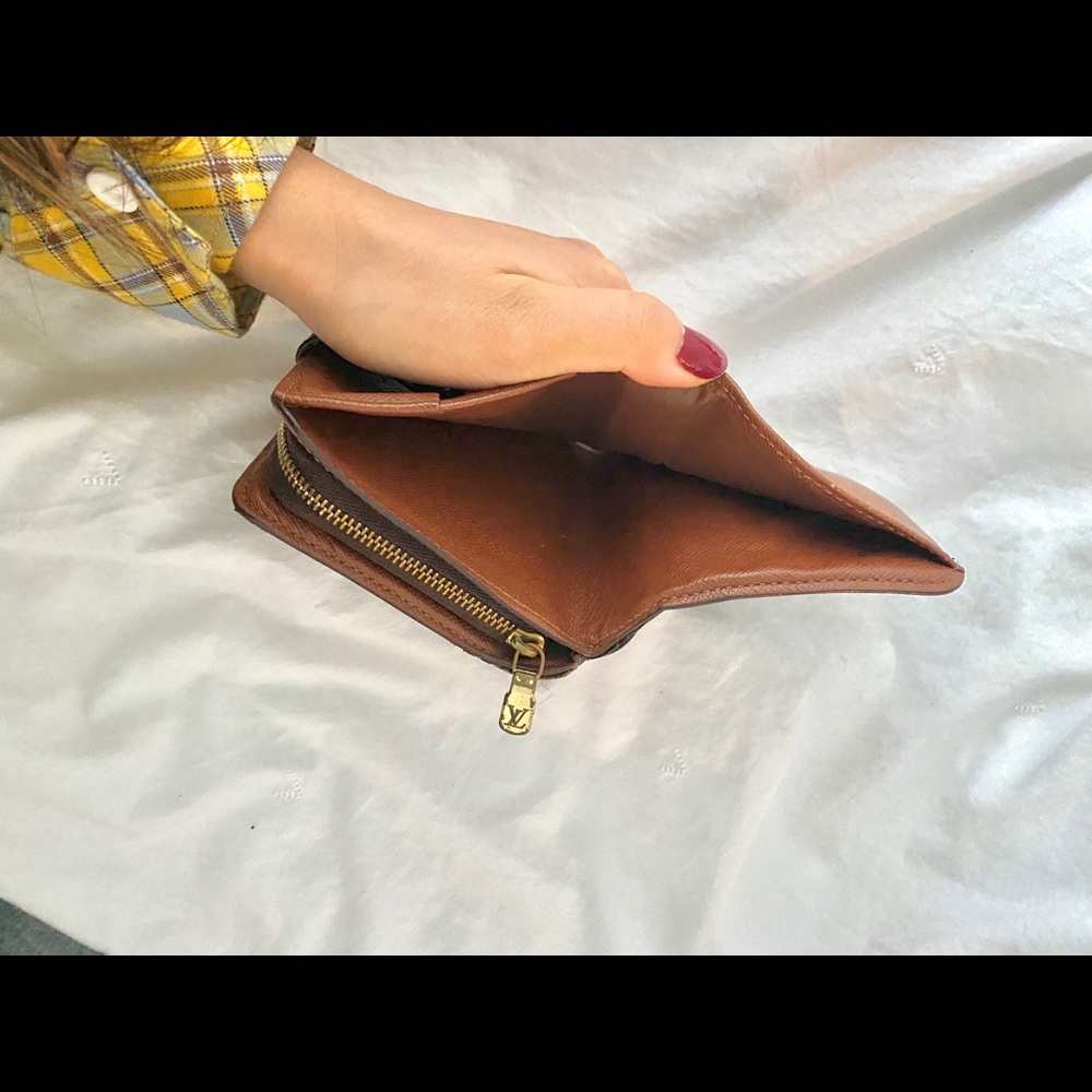 💯Authentic! LV wallet. - Picture 4 of 9